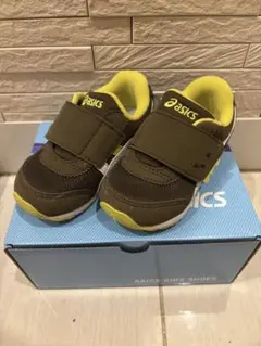 asics キッズスニーカー 恐竜柄　オリーブブラウン14.5cm