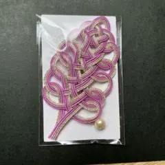 紫の編み込み葉っぱブローチ