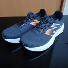 ニューバランススニーカーMFCPRC5.270cm ブラック×オレンジ