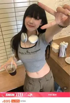 刺繍入りグレーTシャツ