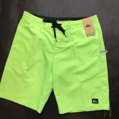 Quiksilver クイックシルバー　蛍光グリーン 水着32インチ　海パン