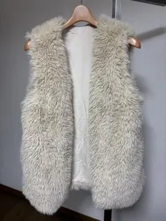 ベスト　クリーム色