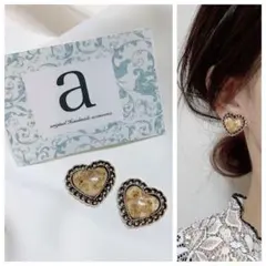 2341-2 ベージュ☺︎金箔ゴールドのハート型ピアス☺︎