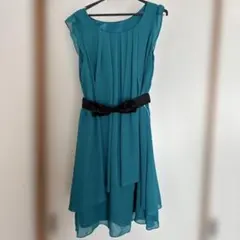 ターコイズ プリーツドレス 黒リボンベルト付き