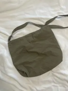 オリーブグリーン カーキ　ショルダーバッグ