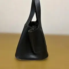 本革　ブラックスクエアバッグ