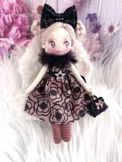 シックな大人可愛いカメリア柄❤️ドールチャーム❤️ハンドメイド❤️カントリードール