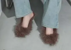 THE Yon フォックスライクファースリングバックパンプス