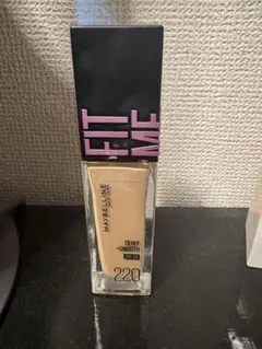 メイベリン　フィットミー　リキッドファンデーション　DN 220 30ml