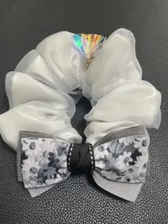 限定　グレーミックスフラワーリボンシュシュ