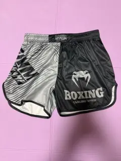 【新品未着用】Venum ムエタイショーツ 黒/銀
