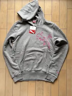 ［新品、未使用］PUMA グレー フード付きパーカー