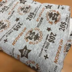 グレー ニット生地 プリント柄　グレー