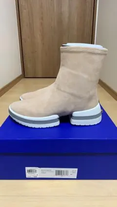 スチュワートワイツマンのブーティのサムネイル