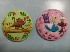 ディズニーキャラクターズ　 刺繍缶バッチ　ライオンキング　不思議の国のアリス