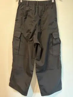 ジーユー　スーパーワイドカーゴパンツ サイドポケット付き