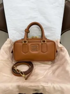 良品⭐早い者勝ち⭐M⌄̈⃝iu M⌄̈⃝iu ブラウンハンドバッグ
