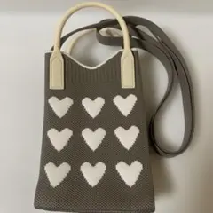 HUND RED シリコンバッグ　スマホショルダー　ハート