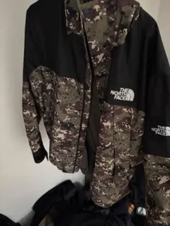 THE NORTH FACE マウンテンパーカー 迷彩柄 Lサイズのサムネイル