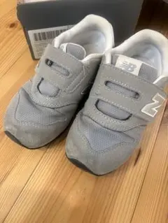 New Balance キッズ スニーカー グレー16.5cmのサムネイル