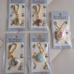 ピーターラビット キーホルダー4個　ペンダント １個セット
