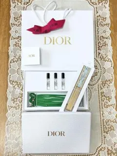 2026年最新】diorうちわの人気アイテム - メルカリ