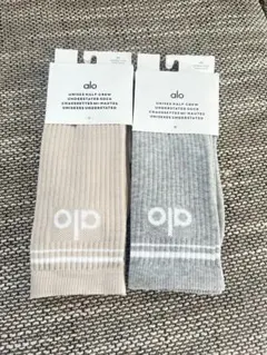 新品】2足セット Alo yoga ソックス 靴Bone/Grey/White - メルカリ