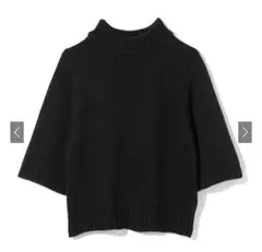 黒のタートルネックニット 五分袖 半袖