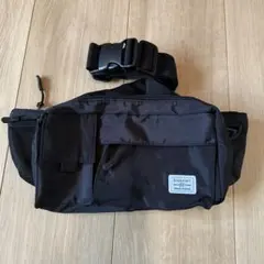 ブラック ボディバッグ ナイロン製