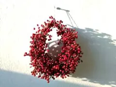 野ばらの実のドロップリース