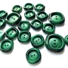 71 二つ穴ボタン 昭和レトロ 四角 緑 ブリリアントグリーン コートボタン