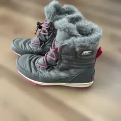 SOREL 21cm 子ども用ファー付きブーツ グレー/ピンク