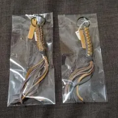 レザーキーホルダー　２個セット　あみこみ　革　プレゼント