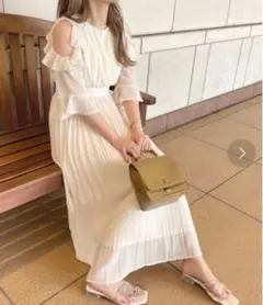 アプレジュール オープンショルダーワンピース