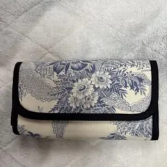 今日中に限り値下げ中 花柄長財布 ネイビーとアイボリー