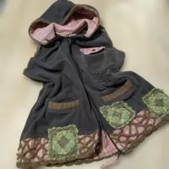 フード付 毛糸編み込みモチーフ フリース ベスト