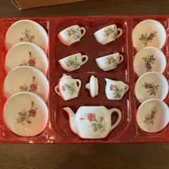ミニチュアティーセット バラの柄　ままごとセット　陶器製