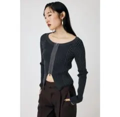 ブラック ニット