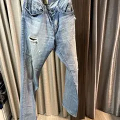 ダメージジーンズ