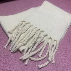 【一度のみ使用】ボリュームあり　クリーム色　マフラー　ストール