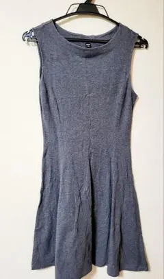 UNIQLOグレー ノースリーブ フレアミニワンピース M