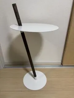 サイドテーブル