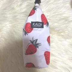 カルディ　ペットボトルケース　いちご柄