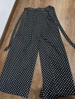 ANAP 黒と白の水玉模様 ワイドパンツ