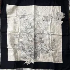 Nina Ricci 花柄シルクスカーフ