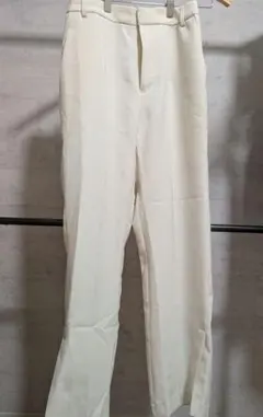 ホワイト スリムフィットパンツ M