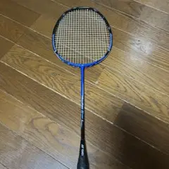 青いバドミントンラケット