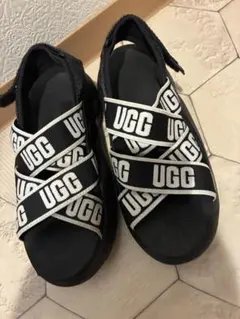 美品☆UGG LA CLOUD SANDAL厚底　24cmのサムネイル