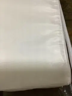 매우 매끄럽고 촉감이 좋은 매트 침대