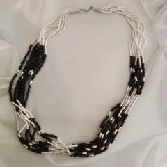 多層ビーズネックレス 黒と白